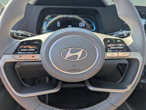 Used 2025 Hyundai Elantra Sport FWD image 21