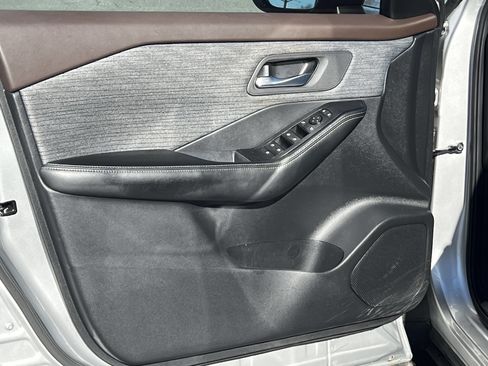 Certified 2023 Nissan Rogue SV image 9