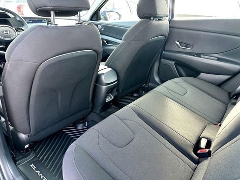 Used 2025 Hyundai Elantra SE FWD image 21