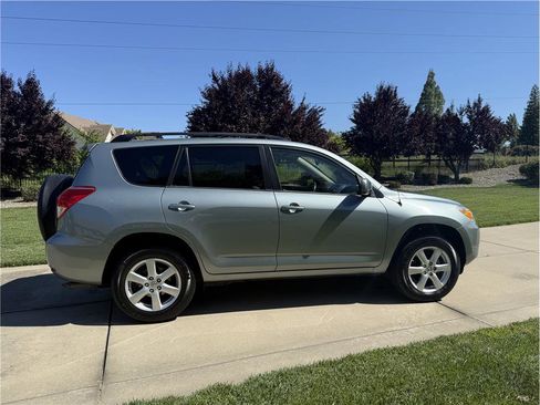 Used 2007 Toyota RAV4 Limited FWD image 6