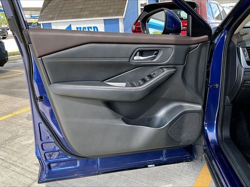 Used 2023 Nissan Rogue SV w/ SV Premium B Package image 22