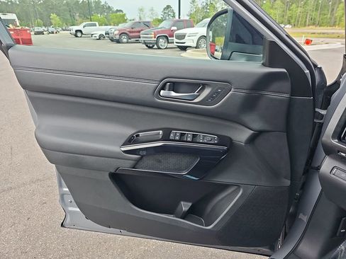 New 2026 Nissan Pathfinder Platinum FWD image 32