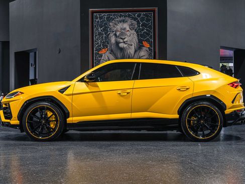 Used 2021 Lamborghini Urus AWD/4WD image 23