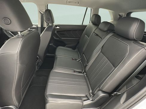 Used 2023 Volkswagen Tiguan SE FWD image 11
