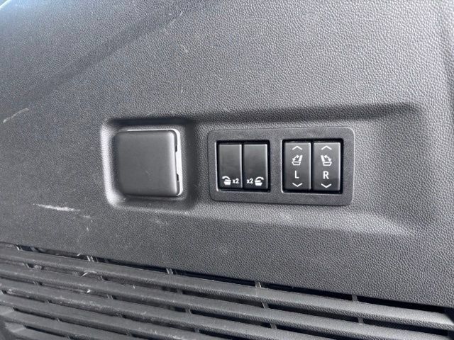 Used 2022 Chevrolet Suburban RST w/ Luxury Package AWD/4WD image 56
