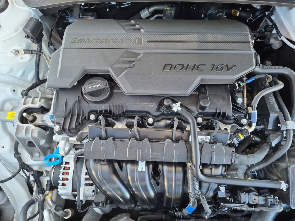 Used 2025 Hyundai Elantra Limited FWD image 13