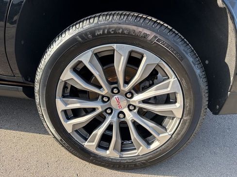 Used 2021 GMC Yukon Denali w/ Denali Premium Package image 32