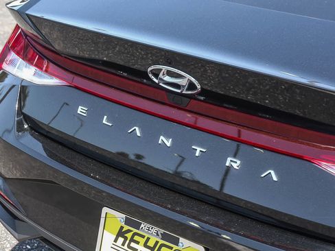 Certified 2023 Hyundai Elantra SEL w/ Convenience Package FWD image 9