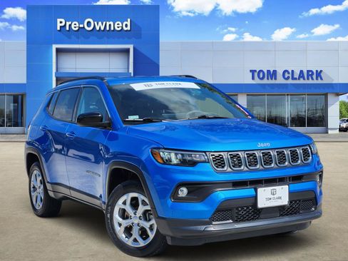 Used 2024 Jeep Compass Latitude AWD/4WD image 1