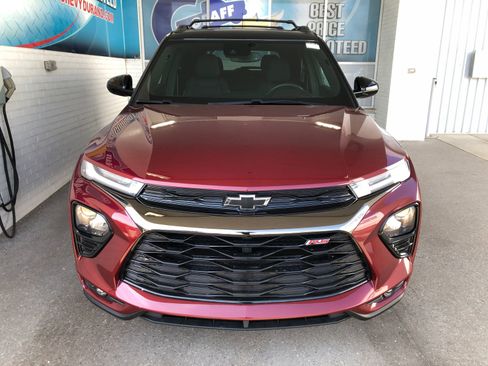 Used 2023 Chevrolet TrailBlazer RS w/ Sun and Liftgate Package image 2