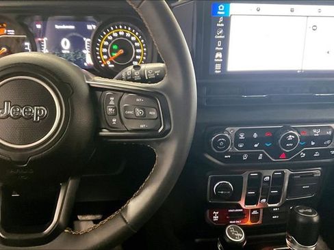 Used 2024 Jeep Wrangler Willys image 12