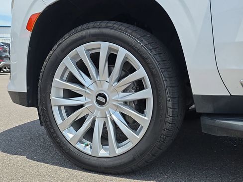 Used 2021 Cadillac Escalade Luxury AWD/4WD image 4