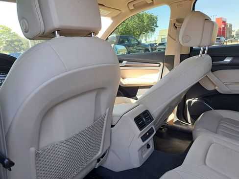 Used 2021 Audi Q5 2.0T Premium w/ Convenience Package image 17