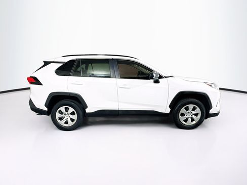 Used 2020 Toyota RAV4 LE FWD image 2