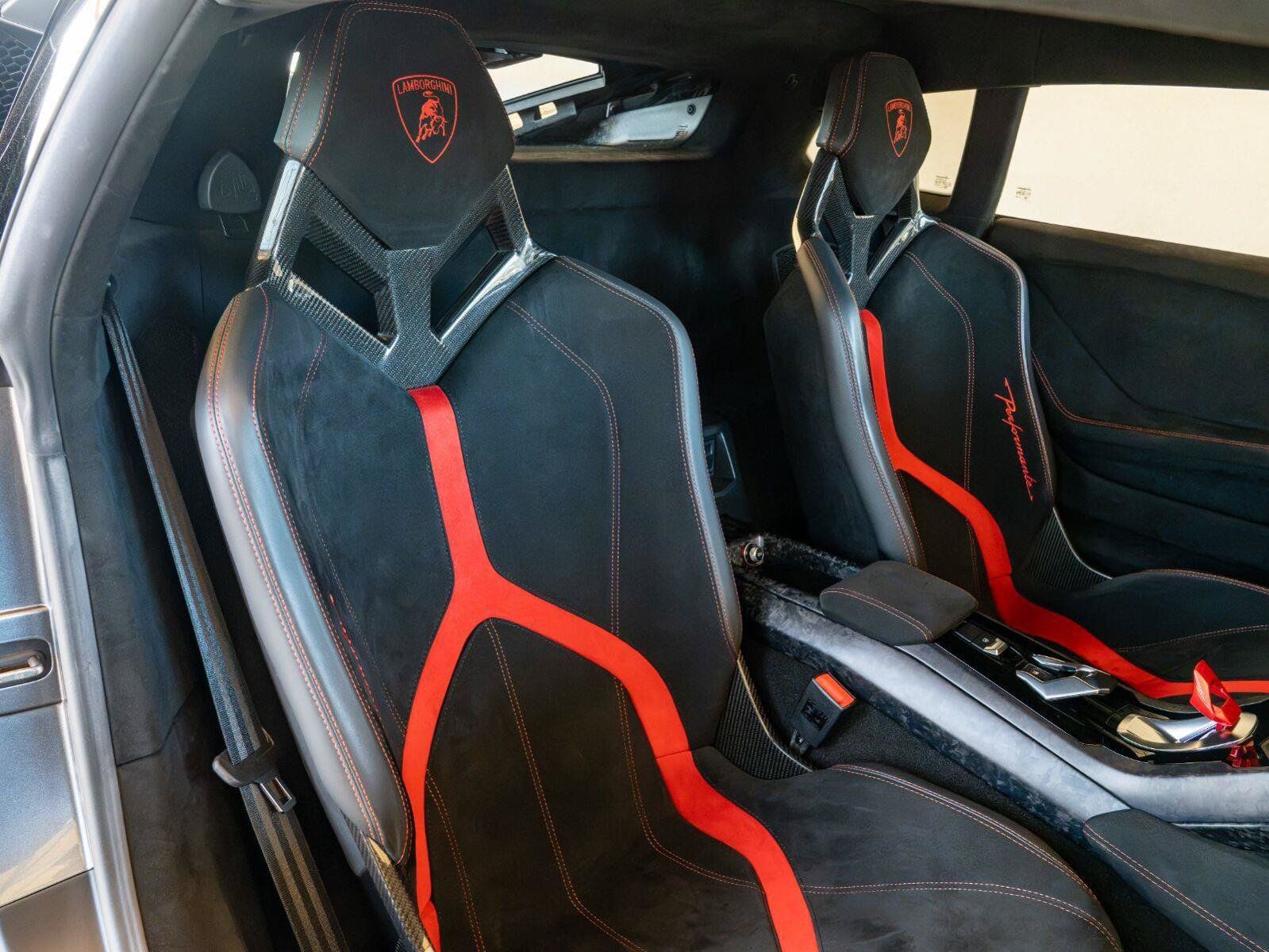 Used 2018 Lamborghini Huracan Performante AWD/4WD image 78