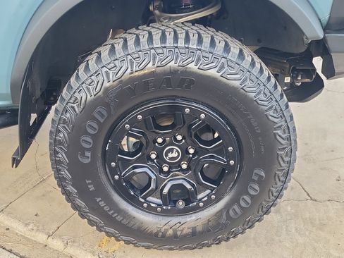 Used 2021 Ford Bronco Badlands image 8