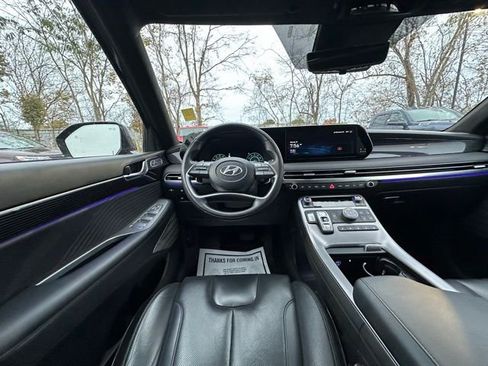 Used 2023 Hyundai Palisade Calligraphy image 17