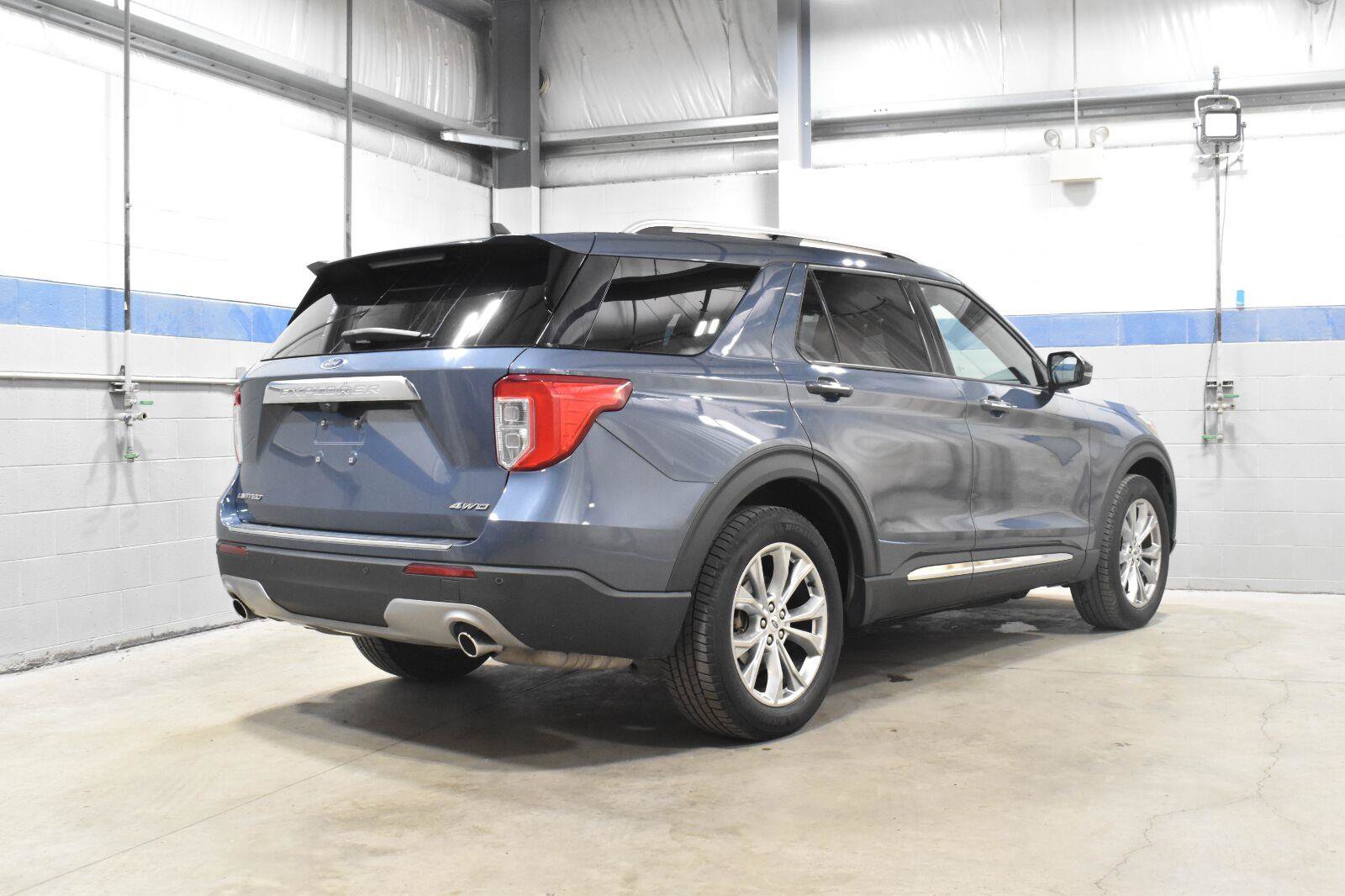 Used 2021 Ford Explorer Limited w/ Equipment Group 301A AWD/4WD image 26