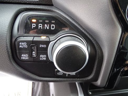 Used 2023 RAM 1500 4x4 Crew Cab Big Horn image 23