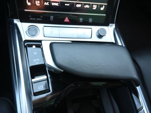 Used 2021 Audi e-tron Prestige w/ Prestige Package image 43