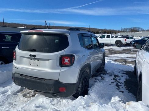 Used 2017 Jeep Renegade Altitude image 4