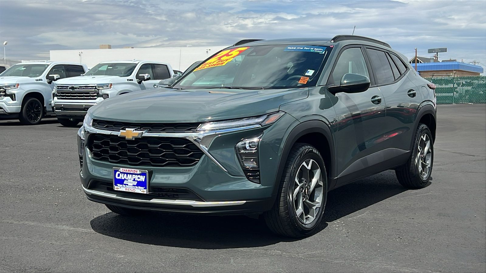 Certified 2025 Chevrolet Trax LT FWD image 1
