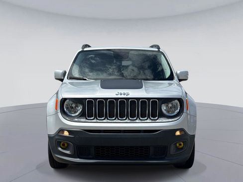 Used 2017 Jeep Renegade Latitude FWD image 9