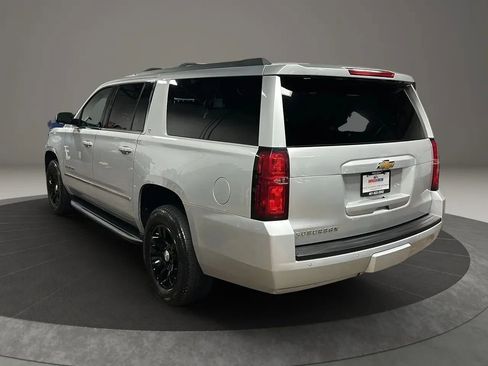 Used 2017 Chevrolet Suburban LT image 3