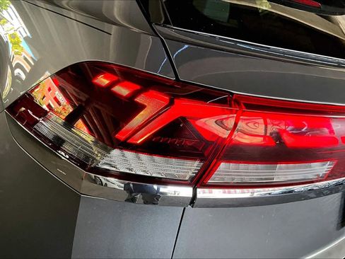 Used 2024 Volkswagen Atlas Cross Sport SEL Premium R-Line image 28