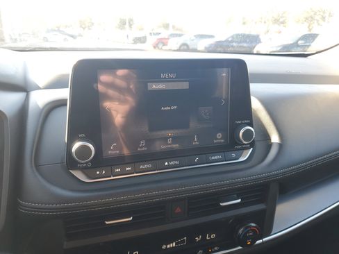 Used 2025 Nissan Rogue SV image 19