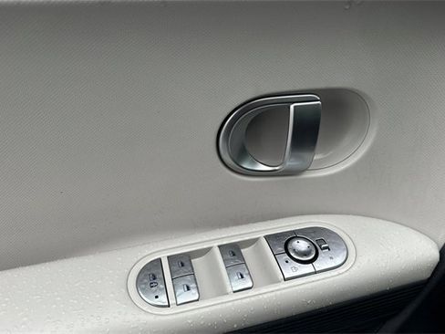 Certified 2024 Hyundai Ioniq 5 SE image 14