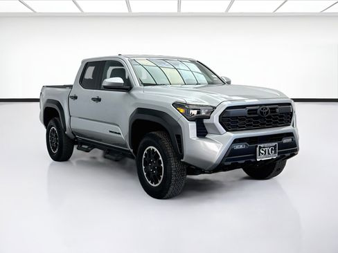 Used 2025 Toyota Tacoma TRD Off-Road AWD/4WD image 3