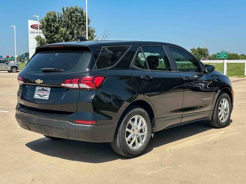 Used 2023 Chevrolet Equinox LS FWD image 3
