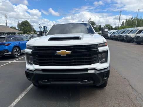 Used 2024 Chevrolet Silverado 2500 W/T w/ WT Convenience Package AWD/4WD image 2