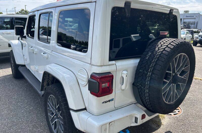 Used 2024 Jeep Wrangler High Altitude AWD/4WD image 3
