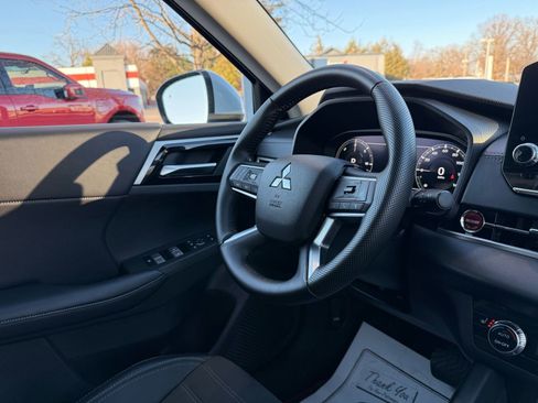 Used 2024 Mitsubishi Outlander SEL image 25