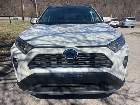 Used 2021 Toyota RAV4 Limited AWD/4WD image 2