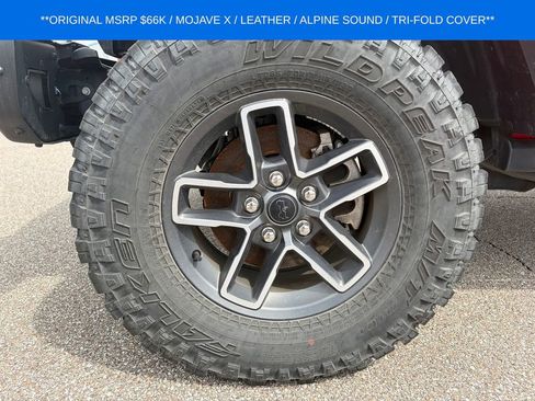 Used 2025 Jeep Gladiator Mojave AWD/4WD image 19