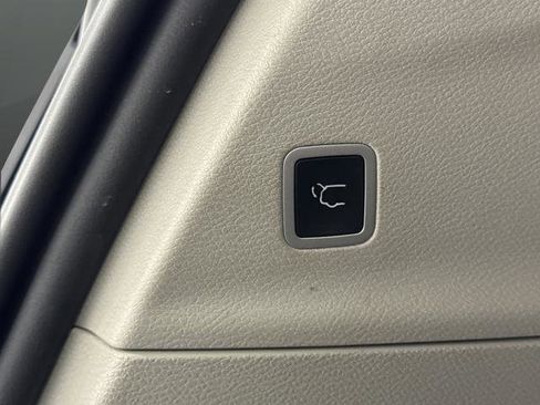 Used 2019 Chrysler Pacifica Limited image 15