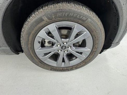 Used 2024 Ford Explorer XLT w/ Equipment Group 202A AWD/4WD image 9