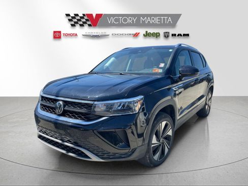 Used 2024 Volkswagen Taos SE AWD/4WD image 1
