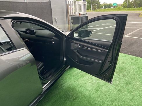 Used 2019 MAZDA MAZDA3 Hatchback w/ Preferred Package FWD image 38