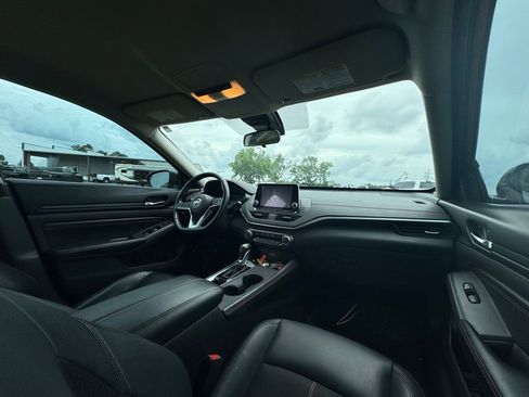 Used 2020 Nissan Altima 2.5 SR FWD image 12