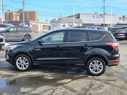 Used 2017 Ford Escape SE image 2