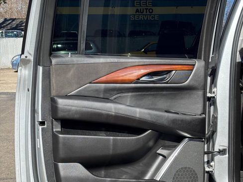 Used 2019 Cadillac Escalade ESV Luxury w/ LPO, Radiant Package AWD/4WD image 12