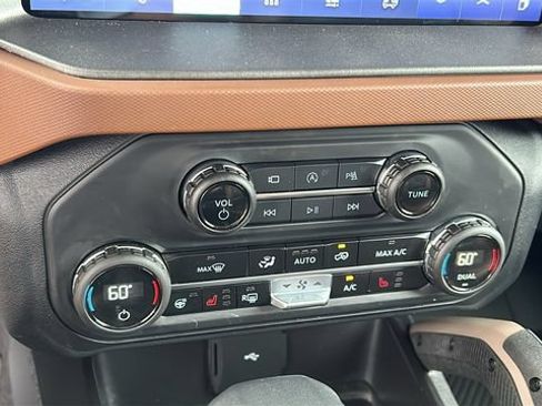 Used 2024 Ford Bronco Outer Banks AWD/4WD image 18