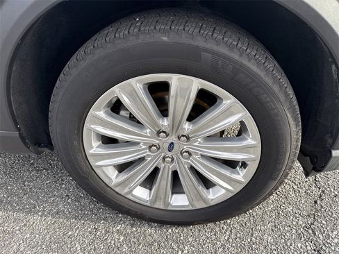 Used 2025 Ford Explorer Platinum w/ LUX Leather Package image 12