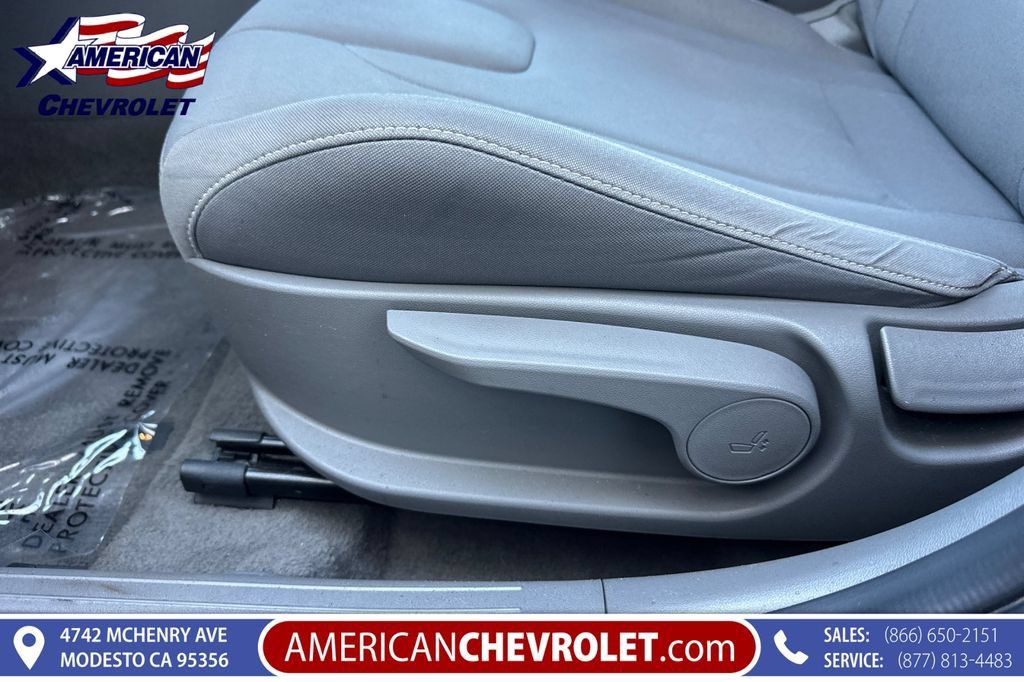 Used 2025 Hyundai Elantra SEL FWD image 14