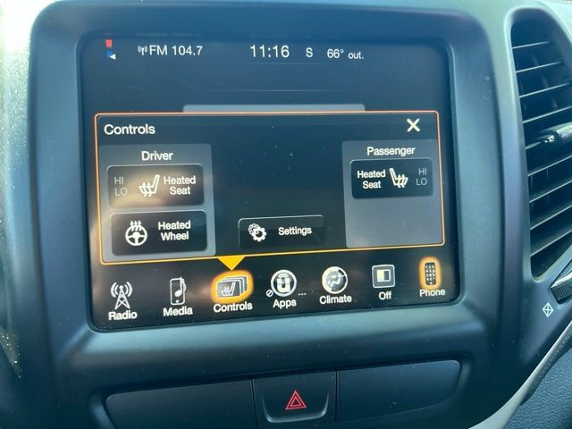 Used 2016 Jeep Cherokee Latitude w/ Cold Weather Group AWD/4WD image 23