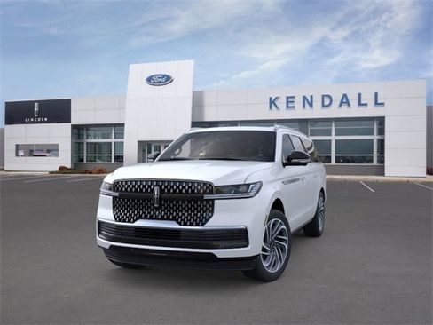 New 2025 Lincoln Navigator L Reserve image 2